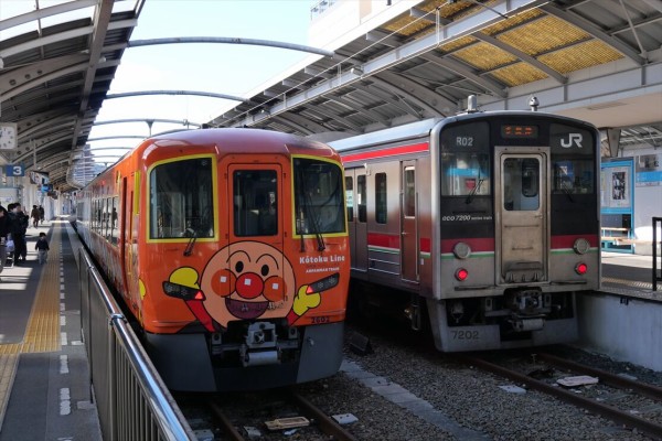 高徳線アンパンマン列車（JR四国） : ad-car's ラッピングデス