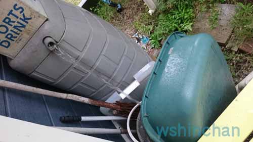 大雨で雨水タンクが溢れています 雨水タンク 大雨 Wshinchan Next