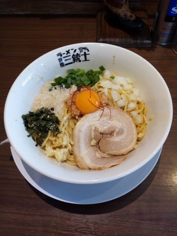 ラーメン 背脂三銃士 新松崎店 トッピングも味変も貪れ 新潟ラーメン とあるラーメン同好会