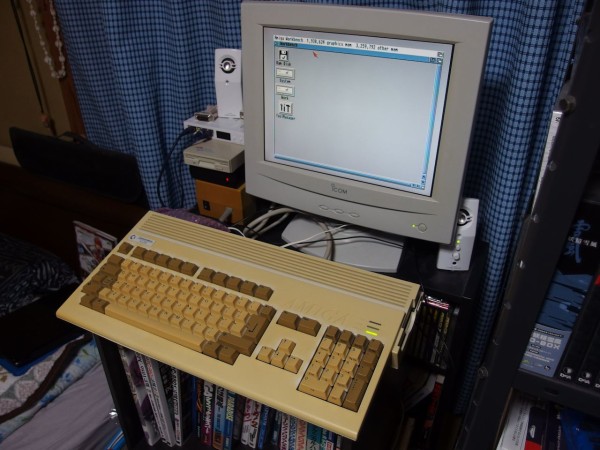 その他 Commodore Amiga A 1200 A full-size Amiga 1200 remake is hiding out at Gamescom, and it