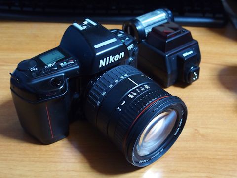 NIKONの一眼レフカメラ F90 をひさびさにいじってみた : HitBitと