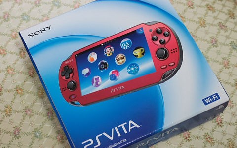 Playstation Vita コズミック レッド買ったよ グリップ シート ゲームも少し ゲーム紹介 お中身拝見