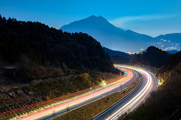 由布岳と光跡 光の情景 Kyushu Photolog