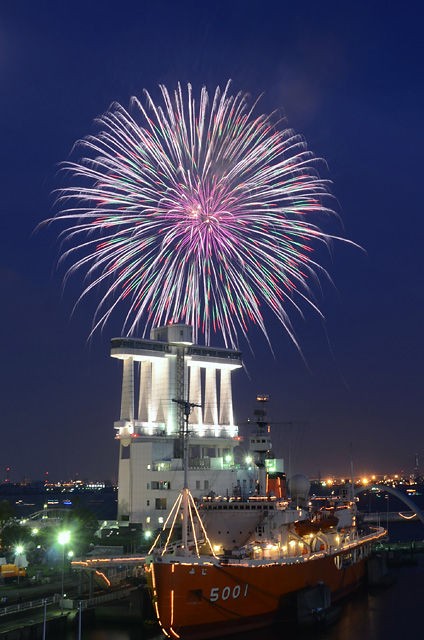 名港トリトンの夕焼けと港まつりの花火 やつば池散歩道 豊田市 のブログ