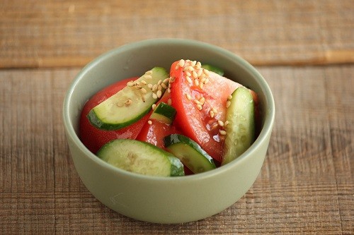 簡単副菜 トマトときゅうりのさっぱりゴマ風味和え ビジュアル系フード Powered By ライブドアブログ