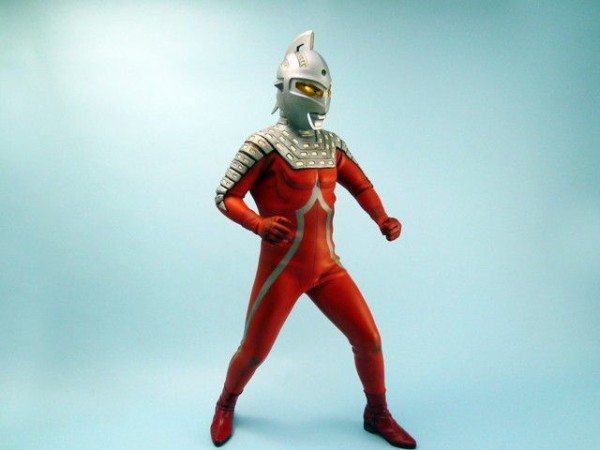 海洋堂 メガソフビ ウルトラセブン 電飾完成品