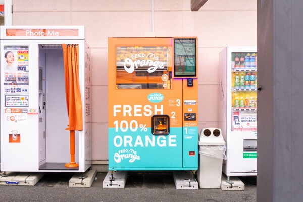 渋谷のいなげやの生搾りオレンジジュース自販機がなくなってる : 大和