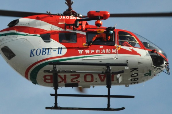神戸市消防局航空機動隊ヘリが西脇市に飛来！ : 屋根さんのつぶやき