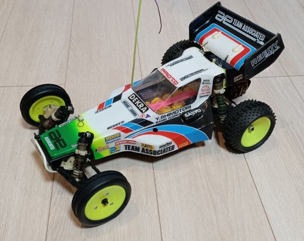 新品未開封　アソシエイテッド　復刻版　RC10 グリーン　ラジコン アソシエイテッド RC10 40th Anniversary Green Edition AS6010