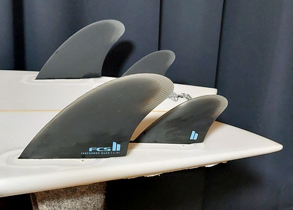 気になっていたフィン FCSⅡ PERFORMER SPLIT KEEL QUAD : FIRM