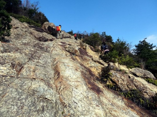 中山連峰縦走 山本 清荒神 歩きを楽しむ