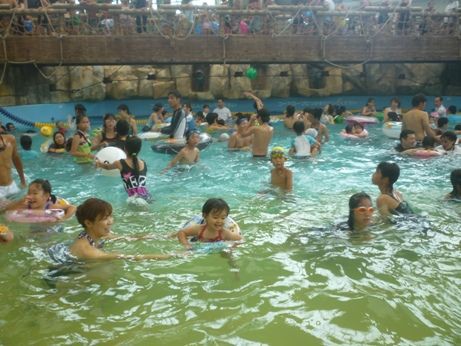 初めての鶴見緑地プール サラリーマン時々自由人