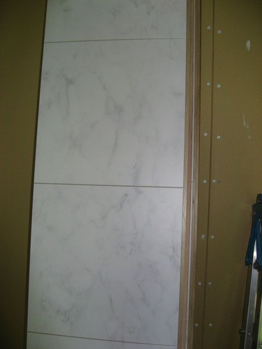 洗面所と洗濯室の床を張る 床暖房対応大理石調床材 平屋を建てる