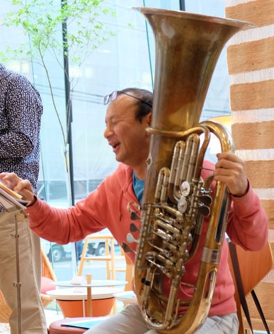 チューバ橋本晋哉 零奏から五重奏まで この楽器をまるごと世に問う 平井洋の音楽現場通信