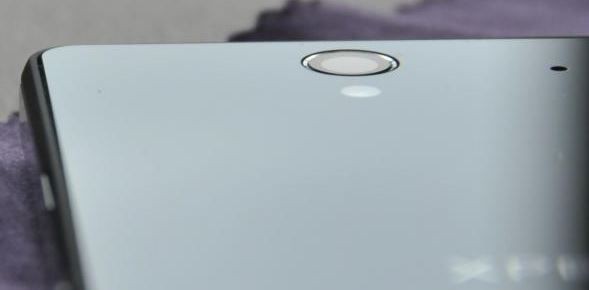 Xperia Z 国内 国外で裏パネルの浮きが原因と思われる浸水の報告多数 原因は発熱 スマホ口コミ評価速報