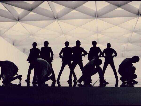 神話のニューアルバム The Classic のシルエット I Love あんにょん 神話 Shinhwa