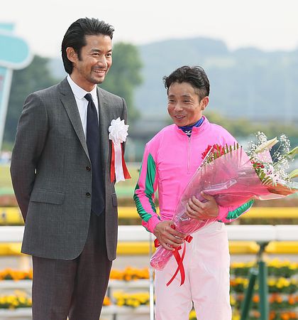 速報 竹野内豊から祝福される岩田 写真 画像あり よーい速報