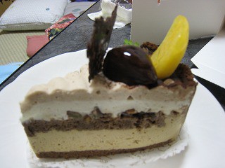 味はきっと山科イチ 外環沿いで美味しいケーキ屋さん見つけました パティスリータカヤス シアワセ の ４だん腹