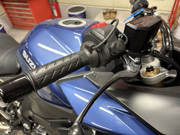 今年ラストは！GSX-S1000GT フロントブレーキマスターをブレンボに