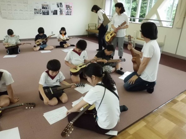 クラブ活動に適した教材 ２年連続小学校からの指導依頼 弾く脳トレ よなおしギター