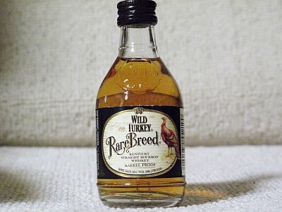 ワイルドターキーの男っぽさ 優しさ まろやかな味わいのバーボン Wild Turkey Rare Breed ワイルドターキー レアブリード ミニチュアボトル 酒とロックな日常