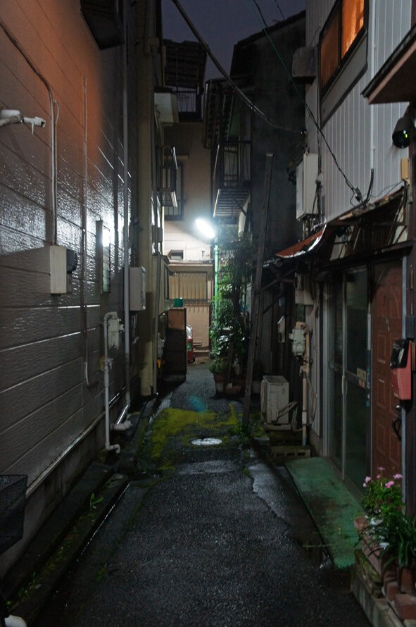 夜散歩のススメ2633 井戸のある路地広場 夜散歩のススメ