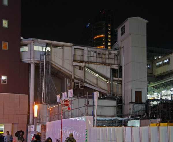 夜散歩のススメ1180 秋葉原駅のヨコガオ 夜散歩のススメ