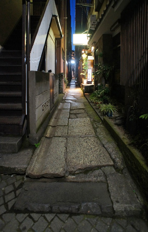 夜散歩のススメ0280 神楽坂の兵庫横丁 石畳の艶 夜散歩のススメ