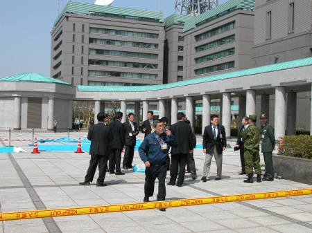 防衛省で事務官飛び降りか 血を流し死亡 カミカゼニュース