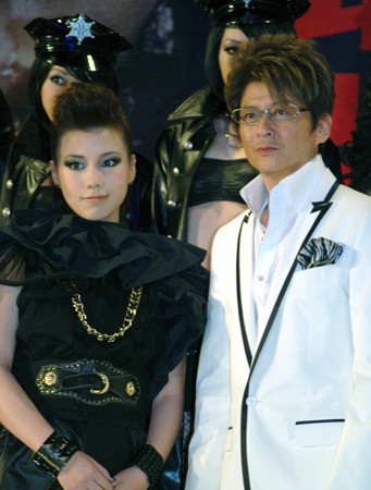 哀川翔 仲里依紗 回しげり炸裂 すごかった ゼブラーマン ゼブラシティの逆襲 舞台あいさつ カミカゼニュース