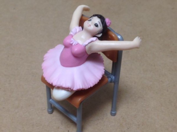 大人ガチャ向け 学校の机と椅子 ガチャです 本当にただの椅子ですwwww ガシャポン ガチャガチャマニア ガチャポンおまつブログ