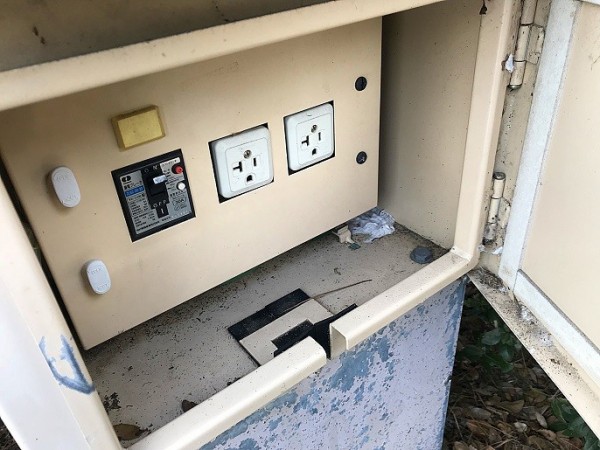 我が家が絶対使用 キャンプで使う延長コードは防雨延長コードが絶対おすすめ 防水にも優れています ｋｕｔｉｋｏｍｉ