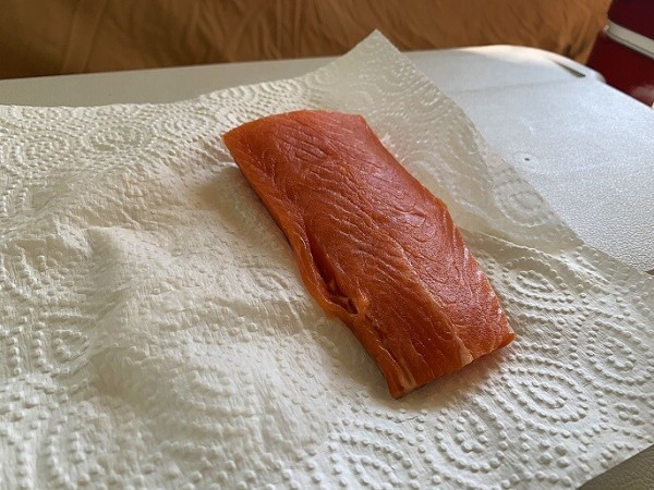 キャンプで薫製 刺身用の生サーモンで簡単に燻製ができる方法を詳しくブログで紹介 ｋｕｔｉｋｏｍｉ