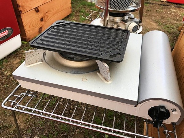 10年間使用 ニトリのキッチンラックはキャンプでカセットコンロの台にとても便利 詳しくブログで紹介 ｋｕｔｉｋｏｍｉ