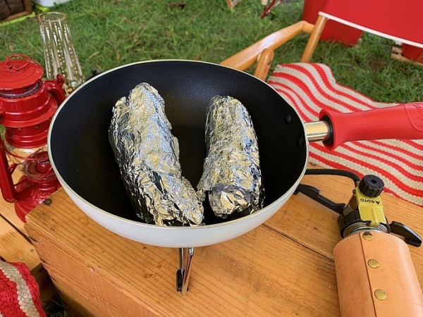 キャンプで超簡単焼き芋 フライパンとスキレットがあれば完璧 ｋｕｔｉｋｏｍｉ