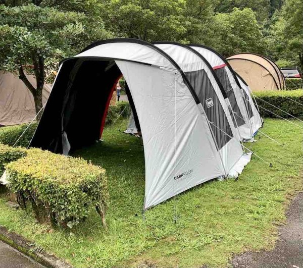 新品全自働テントは1秒で開き、野外キャンプは風や雨を 防ぐために5-8人-