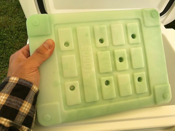 キャンプで使うクーラーボックス 保冷剤の入れ方はこれで完璧 詳しくブログで紹介 ｋｕｔｉｋｏｍｉ