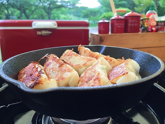 スキレットで冷凍餃子 味の素の餃子が超美味しく焼ける方法を詳しくブログで紹介 ｋｕｔｉｋｏｍｉ