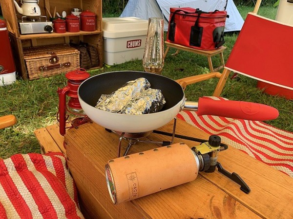 キャンプで超簡単焼き芋 フライパンとスキレットがあれば完璧 ｋｕｔｉｋｏｍｉ