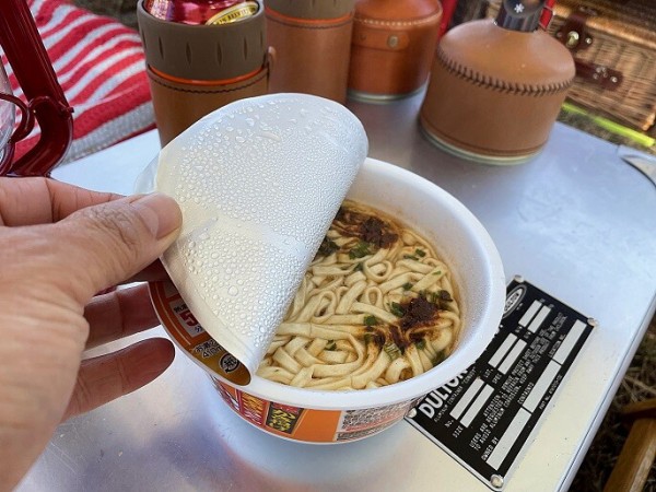 キャンプでカップラーメンはうまい お湯であることをすると超便利 ｋｕｔｉｋｏｍｉ