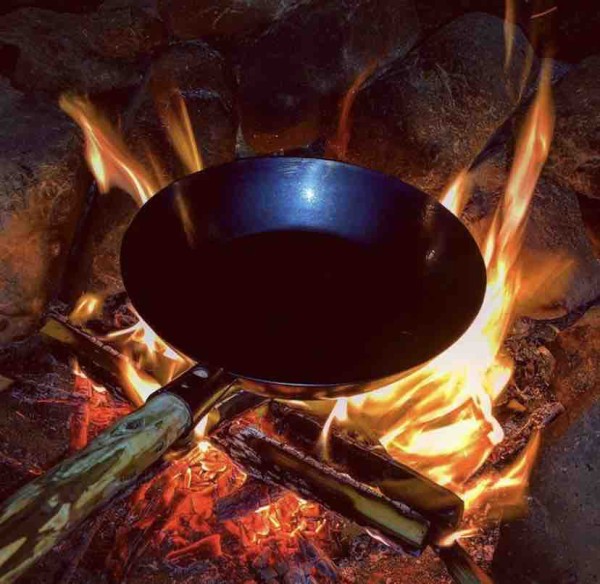 徹底レビュー！ブッシュクラフトのたき火フライパン深めは料理をするのに超便利！詳しくブログで紹介。 : Ｋｕｔｉｋｏｍｉ