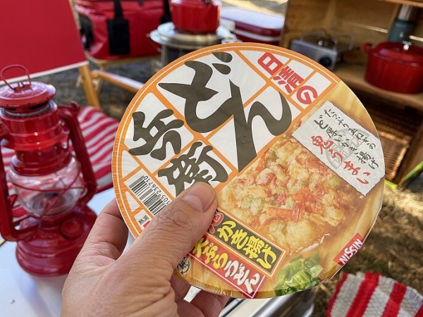 キャンプでカップラーメンはうまい お湯であることをすると超便利 ｋｕｔｉｋｏｍｉ