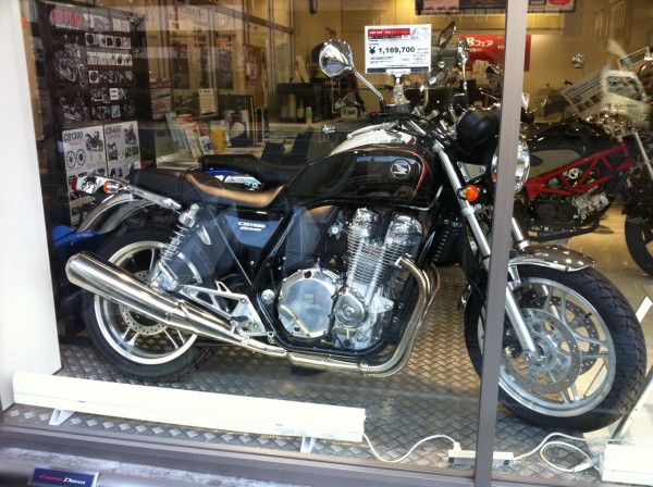 Cb1100無限エディション発売 ３００台限定 ヤングマシン編集部バイクブログ