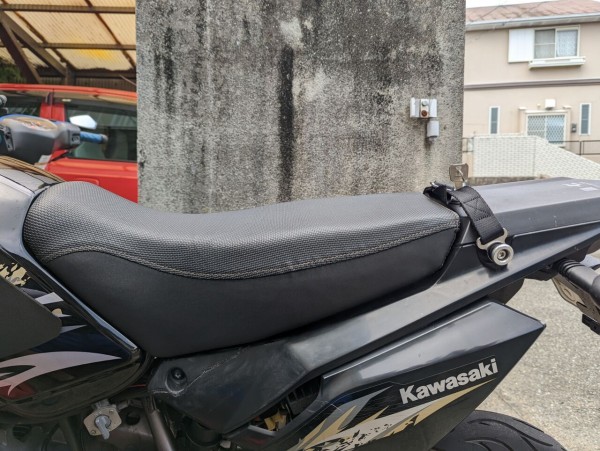 2号機KSR110 シートのあんこ盛りとウインカー交換とか : 小さいバイクと生きていく