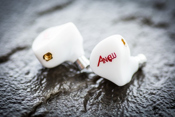 Anew 白玉』陶器のように美しい！量感のある低音とボーカル表現