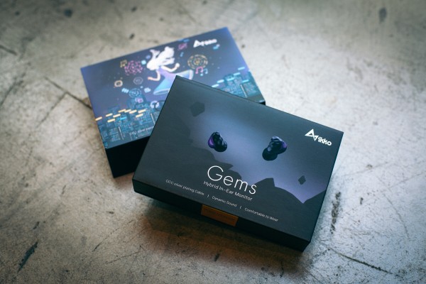 未使用 IKKO Gems OH1S イヤホン 中高域が綺麗なハイブリッド ikko