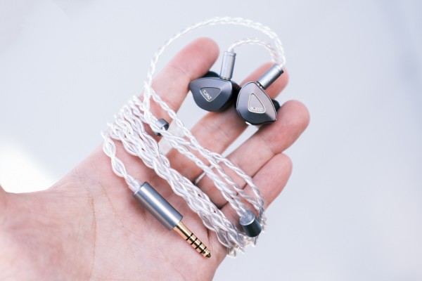 BQEYZ Topaz（蜂鳥）』第2世代9層ピエゾ+13mm液晶ポリマー