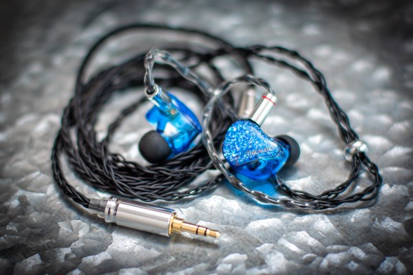 THIEAUDIO Legacy 3』丁寧に音質チューニングされ癖がない濃い音を