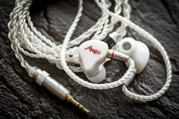 Anew 白玉』陶器のように美しい！量感のある低音とボーカル表現