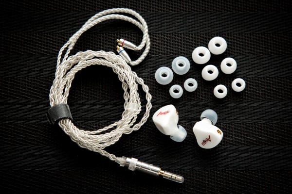 Anew 白玉』陶器のように美しい！量感のある低音とボーカル表現